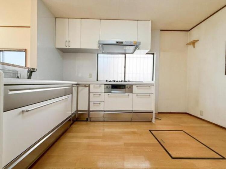 キッチン 最新のシステムキッチンは使い勝手が良好です。　　気持ちよく料理ができます。 