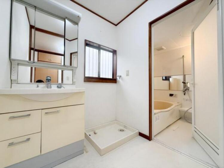 洗面 使用頻度の高い場所だからこそ便利な空間に。多人数での使用も考えた便利な空間です 