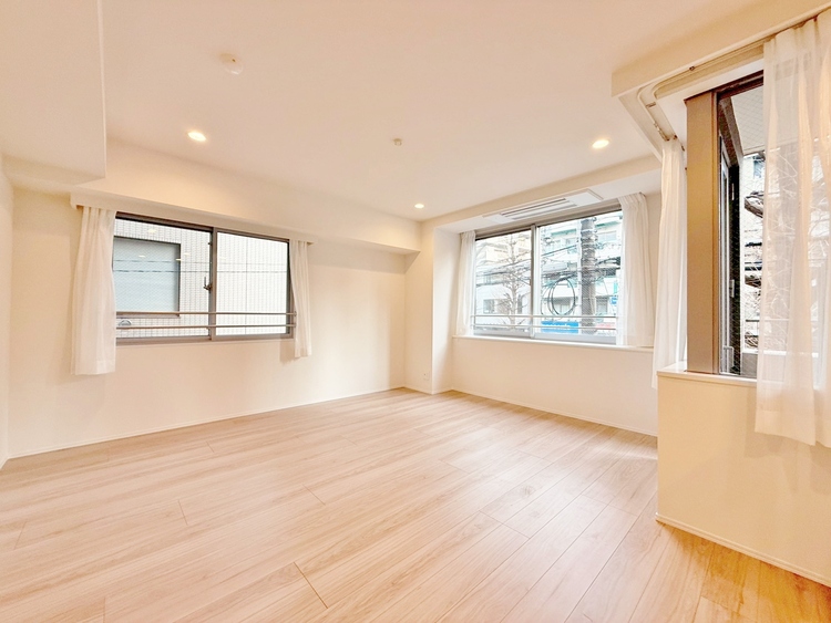 居間 居心地の良い空気感は、暮らしのステージを彩り、心からのやすらぎと満足感を与えてくれます。