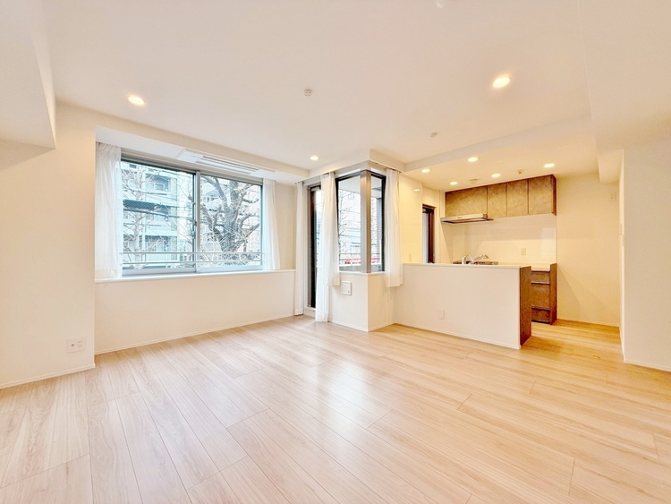 居間 飾り過ぎないシンプルな内装と偏り過ぎないデザインで統一しました。