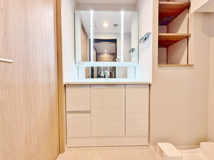 洗面 何かと物が増える場所だからこそ、スッキリと見映えの良い空間に。