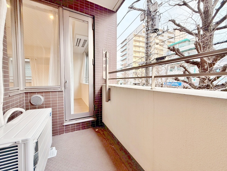 バルコニー 暮らしの中で、光と風を演出してくれるバルコニー。