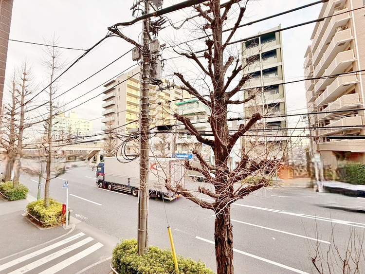 バルコニー 窓を開けると広がる青空。心をリフレッシュして日々を過ごしていきましょう。