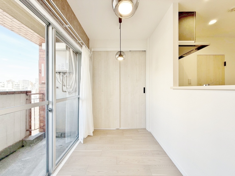 居間 居心地の良い空気感は、暮らしのステージを彩り、心からのやすらぎと満足感を与えてくれます。