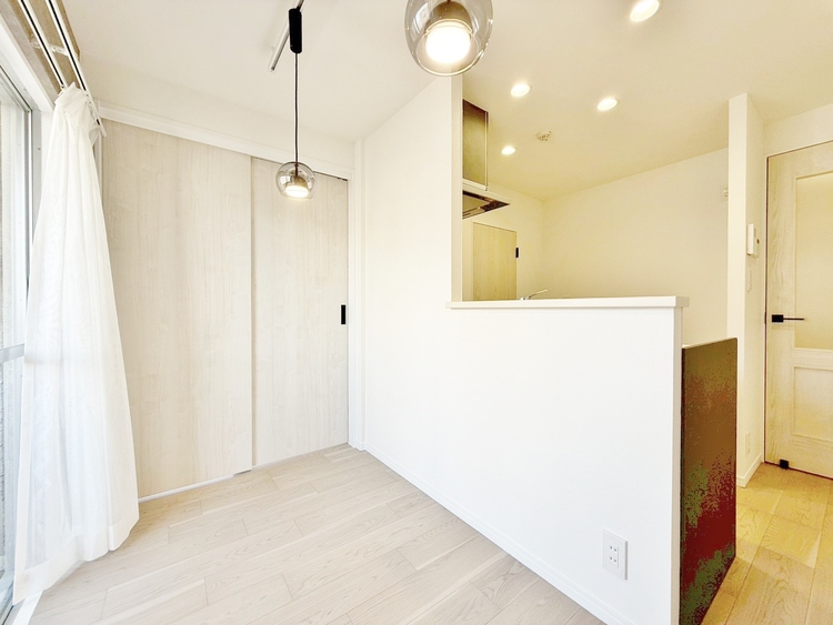 居間 快適に過ごす毎日を求めて、暮らしの中でご自身の「マイホーム」に創り上げてください。