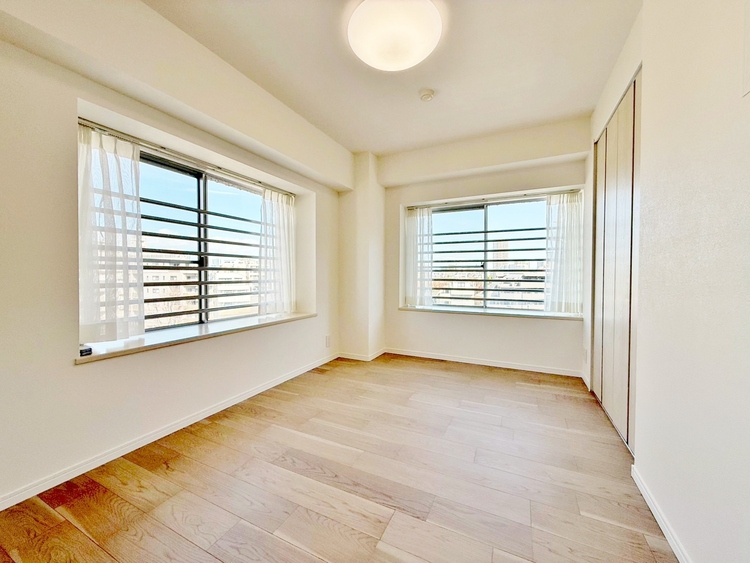 寝室 ベッドも十分に設置するスペースがあります。