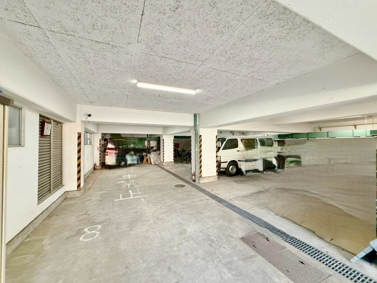 駐車場 本物件の駐車スペースです。車種制限のある場合もございますので、お気軽にお問い合わせくださいませ。