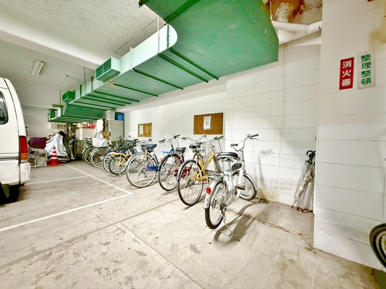 設備 きちんと整備された駐輪場。住む方の心遣いが感じられます。