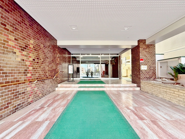 エントランス 外と内をつなぐエントランスは、まさに顔となる場所。