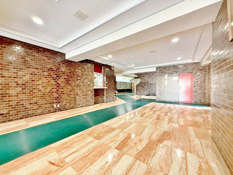 エントランス エントランス内部は、管理が行き届き清潔な共有スペースとなっています。