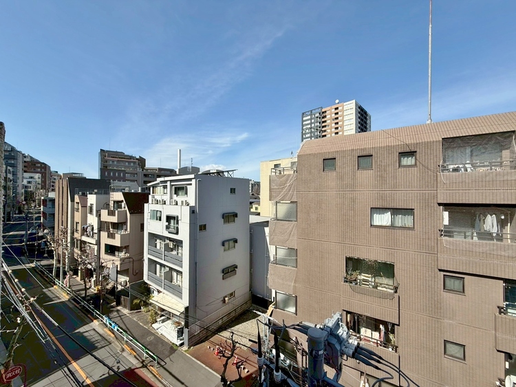 バルコニー 頬をなでる、優しい風を感じることが出来ます。