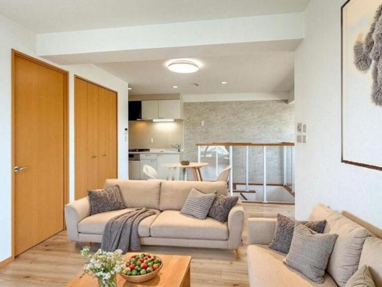 居間 【配置してある家具はCGによるイメージです】光と風があふれる開放的なリビングダイニングには自然と家族みんなが集まってきます。