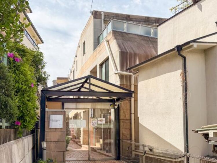 外観 場所によって暖かい日差しの入り方・見え方も違うお住まい。実際の日当たりや現地の雰囲気もご確認ください。