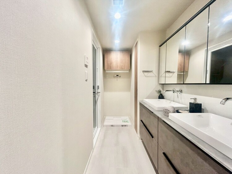 その他 十分な広さの脱衣所。