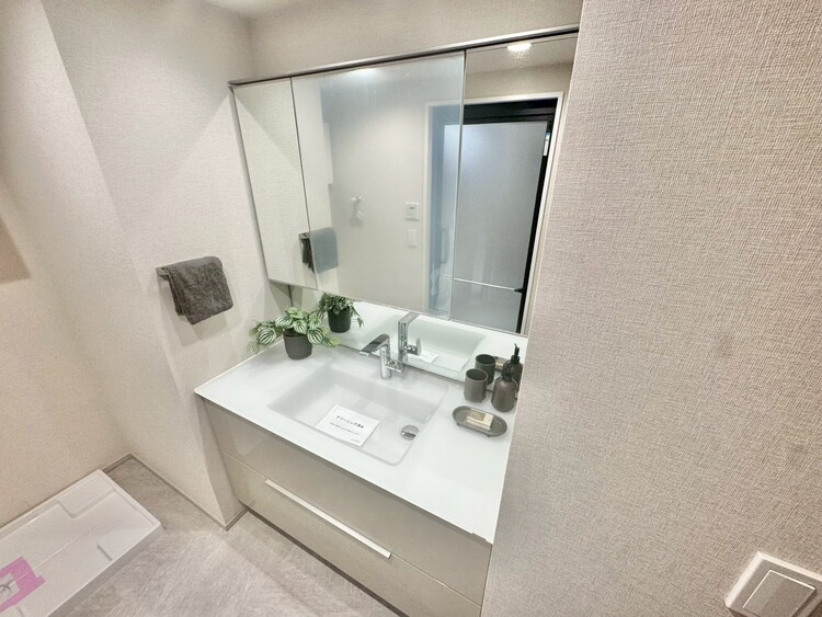 その他 清潔感を感じられる洗面化粧台。