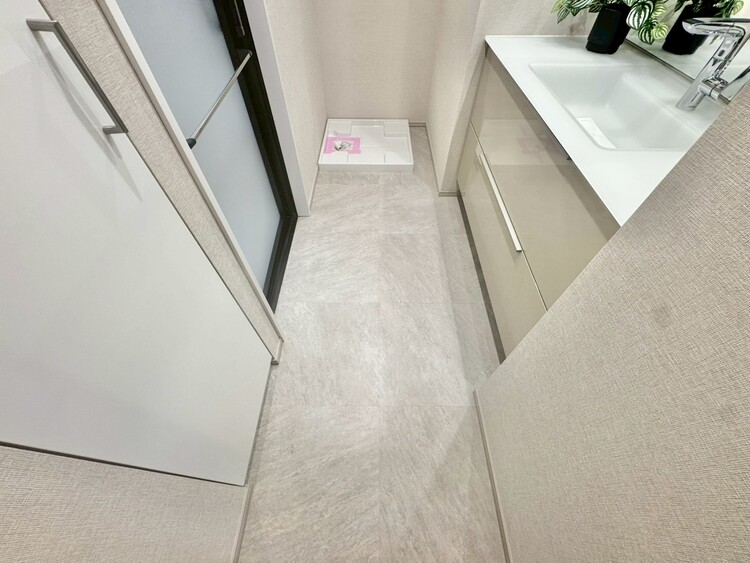 その他 十分な広さの脱衣所。