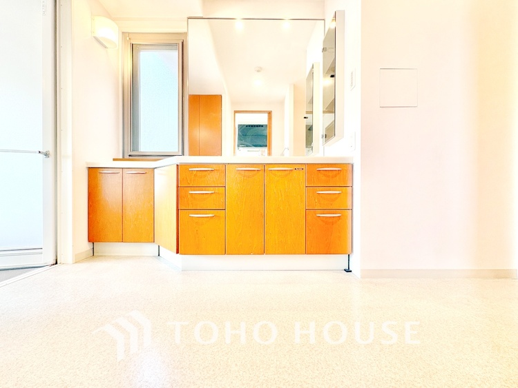 洗面 【WASHROOM】◆快適◆煌びやかな暮らしの中にも忘れたくない快適さ。大きな収納が助けてくれます。