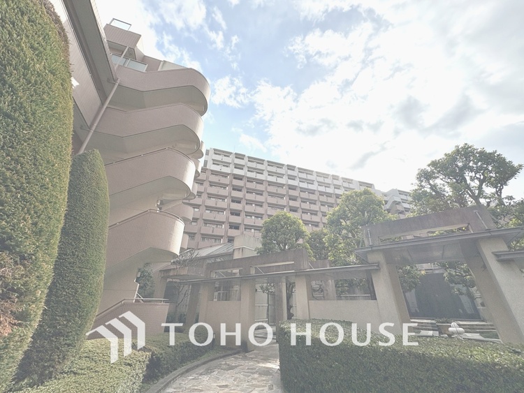 外観 【APPEARANCE】◆眩い◆光が燦々と入り、家族の笑顔を照らす。「いつまでも続いて」と願う夢のような毎日がここにある。