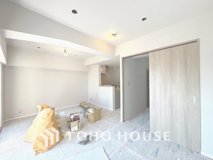 内装 現在改装中◆煌びやか◆愛おしい家族との団欒の時間をより一層幸せなものに感じさせる煌びやかなLDK。輝かしい毎日が待っています。