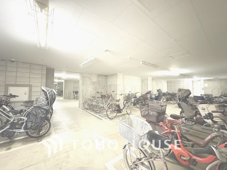その他 【BICYCLE PAEKING LOT】◆駐輪場◆快適な生活には欠かせない自転車。開放的な駐輪場がございます。