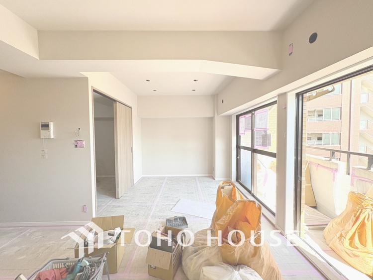 内装 現在改装中◆Sunshine◆光が燦々と入り、いるだけで気持ちいい。「開放的でゆとりあるお部屋です。」