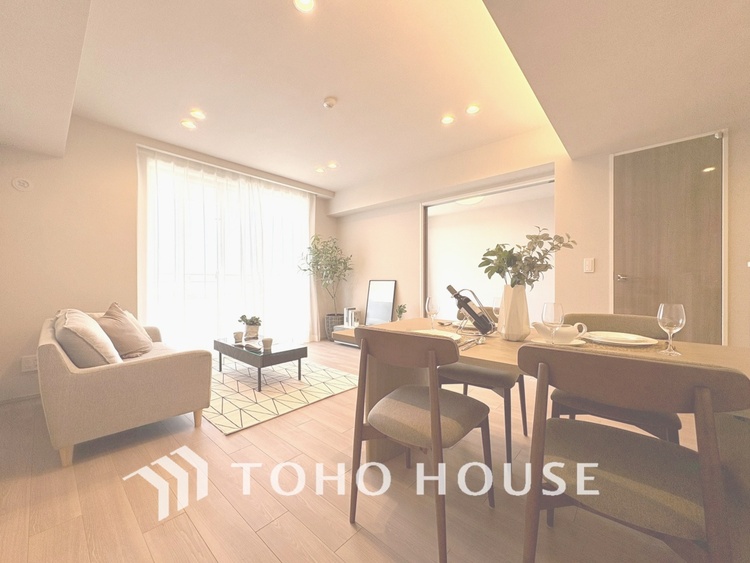 内装 【LIVING】◆眩い◆光が燦々と入り、家族の笑顔を照らす。「いつまでも続いて」と願う夢のような毎日がここにある。