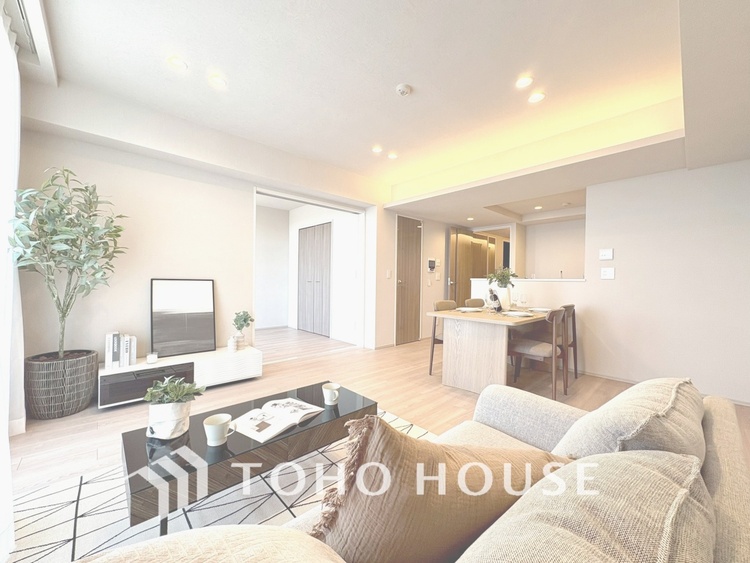 内装 【LIVING】◆扉を◆開くとこの景色。家族の”おかえり”の声が聞こえてきそう。