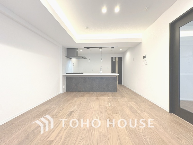 内装 【LIVING】◆眩い◆光が燦々と入り、家族の笑顔を照らす。「いつまでも続いて」と願う夢のような毎日がここにある。