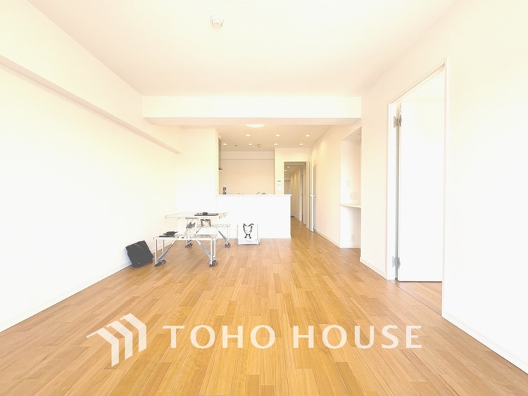 内装 【LIVING】◆扉を◆開くとこの景色。家族の”おかえり”の声が聞こえてきそう。