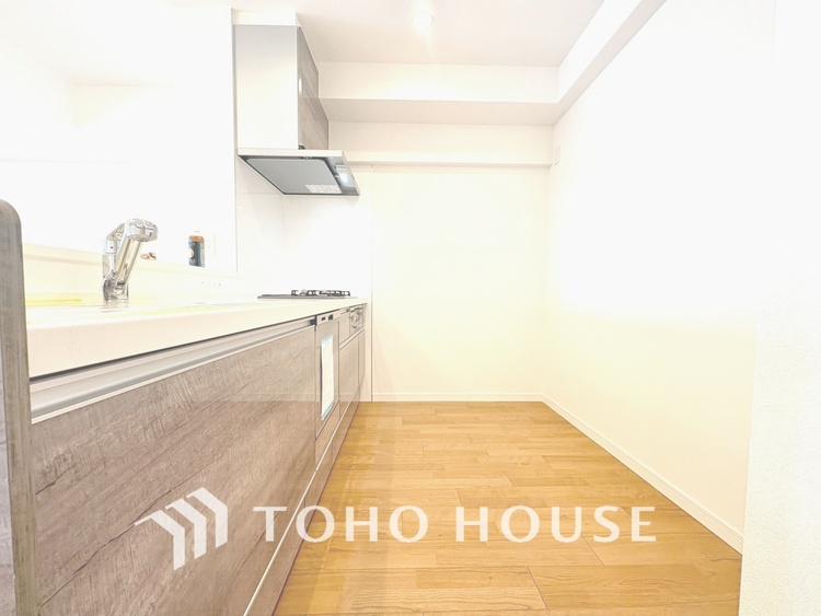 キッチン 【KITCHEN】◆ワクワク◆開放的で機能性も高いシステムキッチン。お子様は毎日のご飯にワクワク！