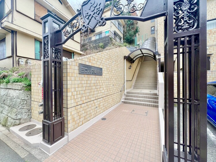 その他 上質感漂う玄関アプローチです。