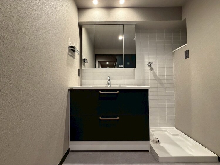 その他 清潔感を感じられる洗面化粧台。