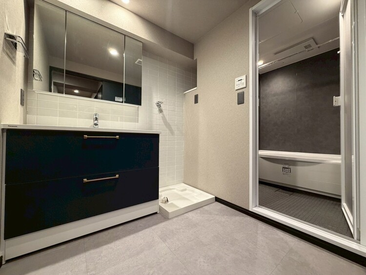 その他 十分な広さの脱衣所。