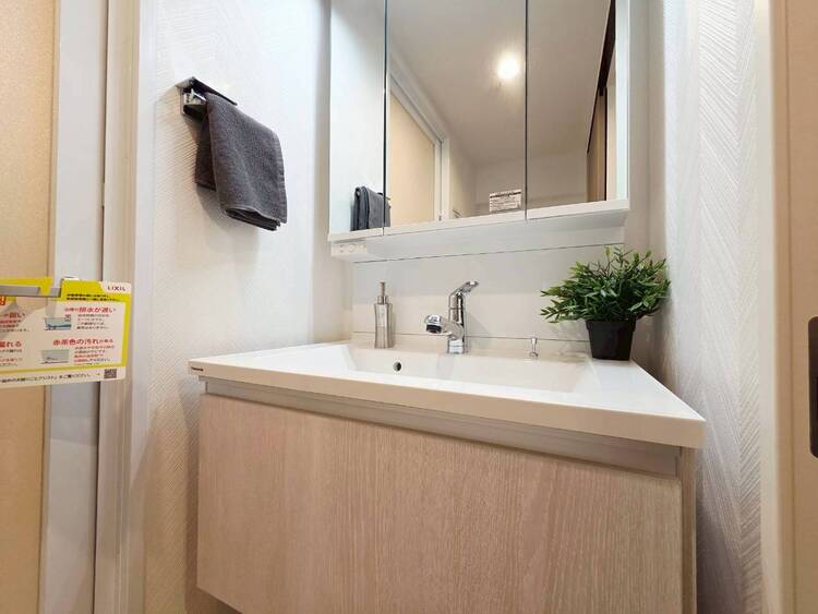 その他 清潔感を感じられる洗面化粧台。