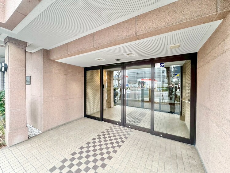 その他 上質感漂う玄関アプローチです。