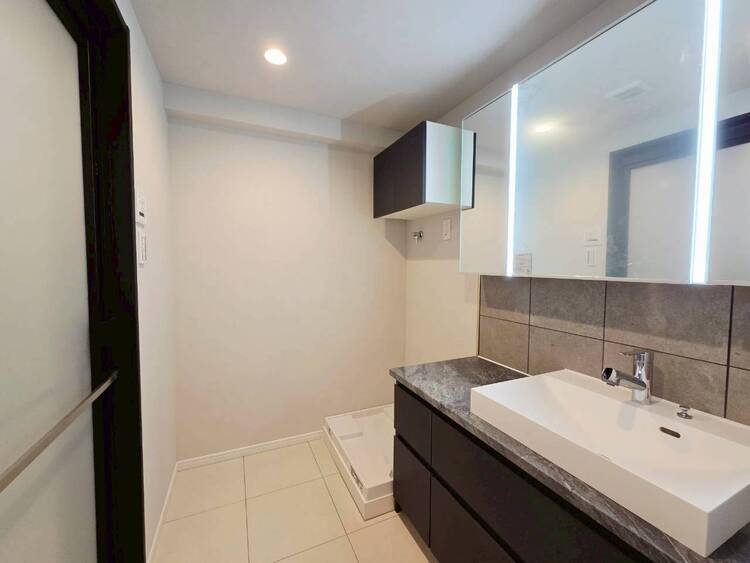 その他 十分な広さの脱衣所。