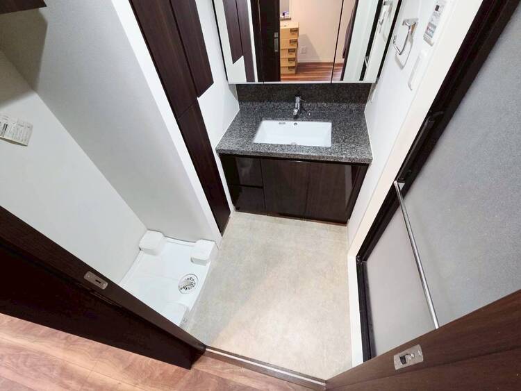 その他 十分な広さの脱衣所。