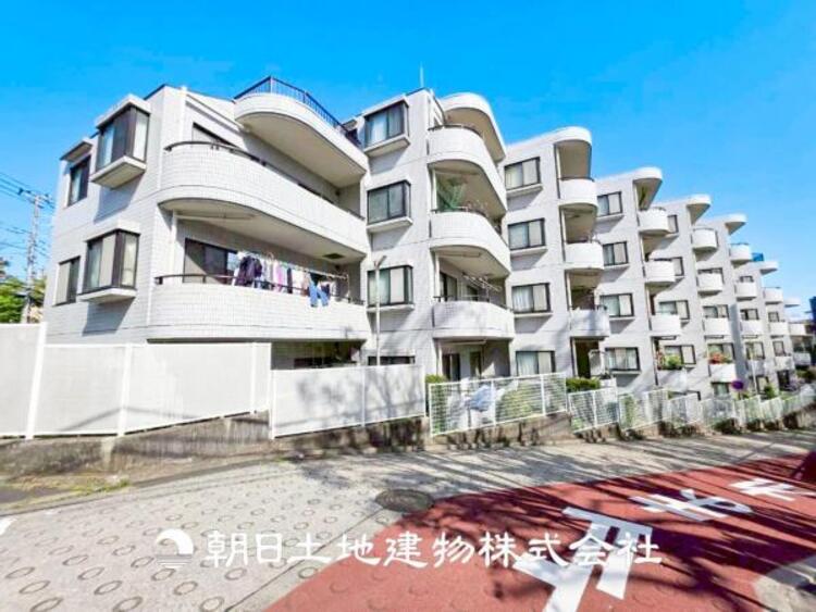 外観 【外観写真】表現された空間はたくさんの光を浴び、風を感じ、暮らしの時間を豊かにしてくれます。デザインされた空間と競い合うかのような充実した建物と共に大切な家族の思い出を刻んでいきます。