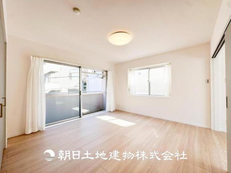 内装 【居室】設計者のセンスが求められる大切な空間だからこそ、落ち着いて過ごせる癒しと寛ぎの空間が欲しい。そんな願いを叶えました。