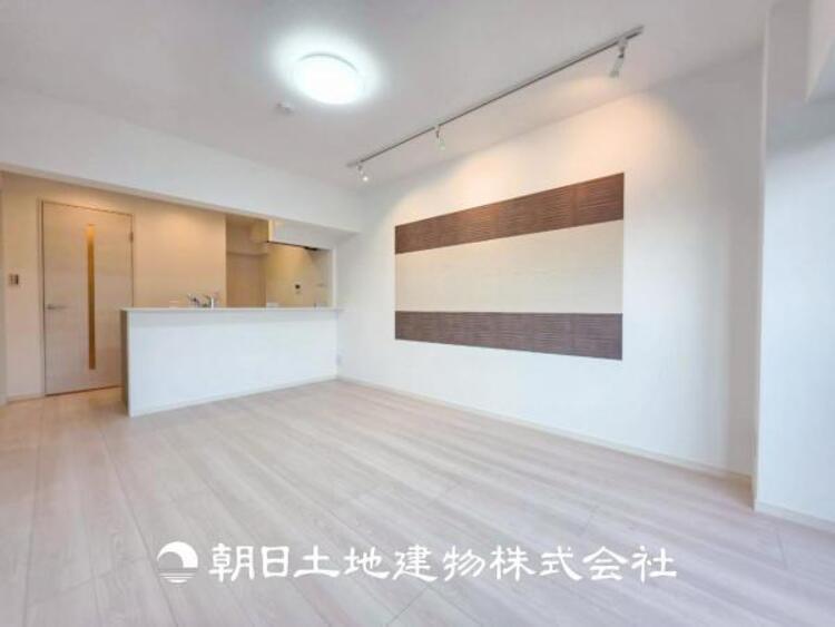 居間 【リビング】大切なご家族、招いた友人と過ごすひと時を溢れる光が優しく包み込む空間。大切な人とともに、心穏やかに過ごすひととき。家族との時間、自分の時間を大切にできる空間を作りました。