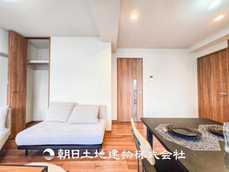 居間 【リビング】大切な人とともに、心穏やかに過ごすひとときになるリビング。