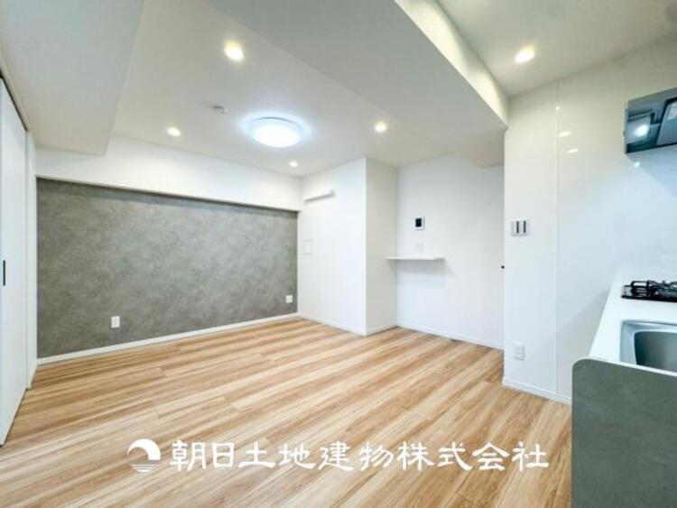 居間 【リビング】1日の中で最も長い時間を過ごすことになるリビングだからこそ、いつも笑顔があふれる空間であるように。広々とした空間から幸せな未来を。