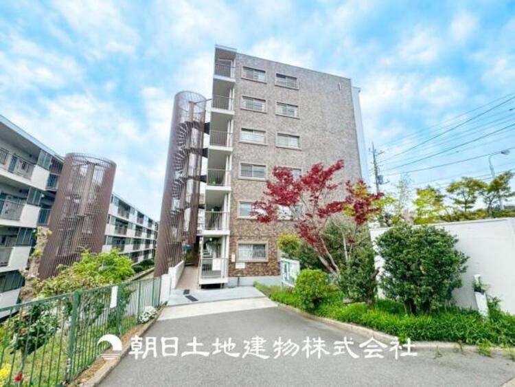 外観 【外観写真】将来にわたって資産価値が継続する「上質」な佇まいを目指しました。おしゃれな雰囲気や自然の潤い、親しみやすさといった特徴を、街に新たな価値をもたらし続けてくれます。