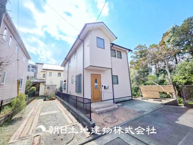 外観 【外観写真】表現された空間はたくさんの光を浴び、風を感じ、暮らしの時間を豊かにしてくれます。デザインされた空間と競い合うかのような充実した建物と共に大切な家族の思い出を刻んでいきます。