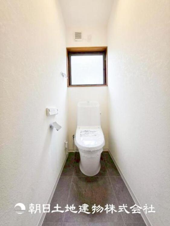 トイレ 【トイレ】大切な1人時間。寛ぎだけではない、快適な生活を送る為に必要なもの。毎日使う場所だから、より快適な空間に仕上げられています。