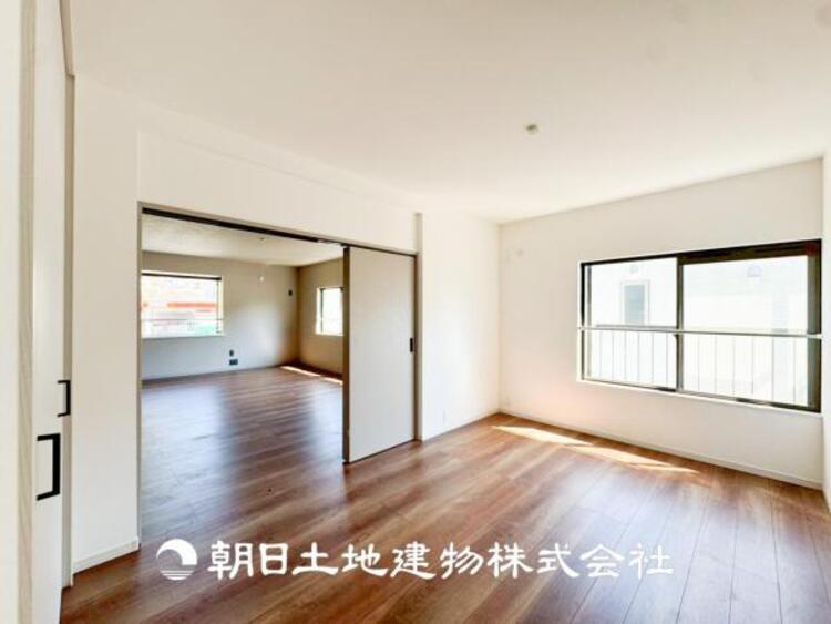 内装 【居室】人間の感性を育むプライベートルームはシンプルが１番だと思います。好みの空間で本を読んだり、音楽を聞いたりと、大切な一人の時間も充実したものにできます。