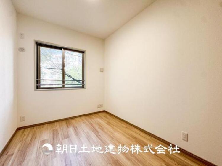 内装 【居室】設計者のセンスが求められる大切な空間だからこそ、落ち着いて過ごせる癒しと寛ぎの空間が欲しい。そんな願いを叶えました。