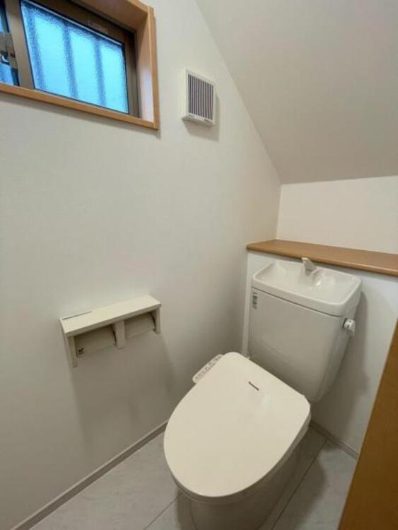 トイレ 毎日使うトイレは落ち着きと清潔感のあるデザイン