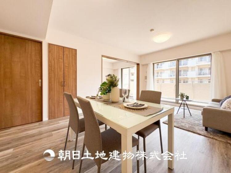 居間 【リビング】リビングは、お子様の勉強スペースとしても活用できます。