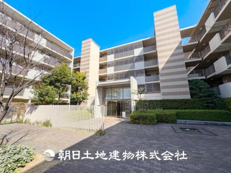 外観 【外観写真】時間のゆとりと空間、暖かな陽光がもたらす光と風を独占してください。